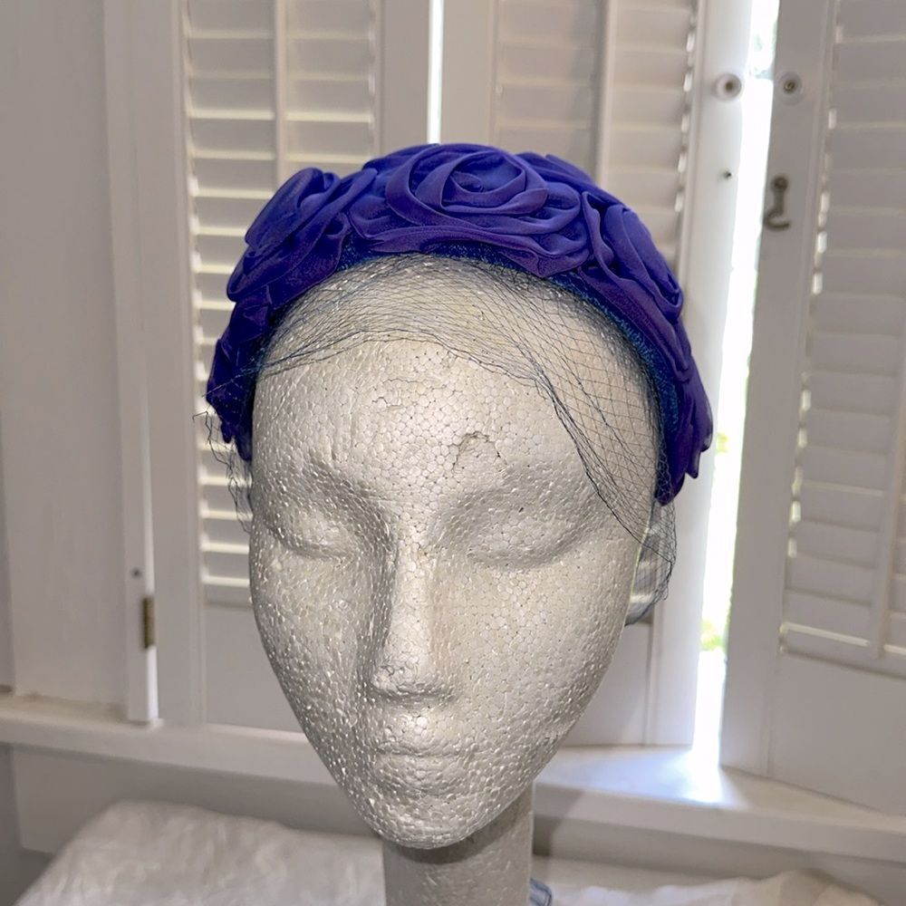 Vintage 50s/60s Purple Floral Hat‎ with netting ties